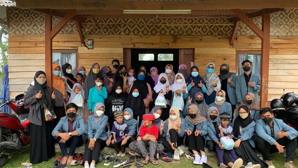 Penyuluhan HIMA Keperawatan FPOK UPI di Komplek Katumiri Kabupaten Bandung Barat